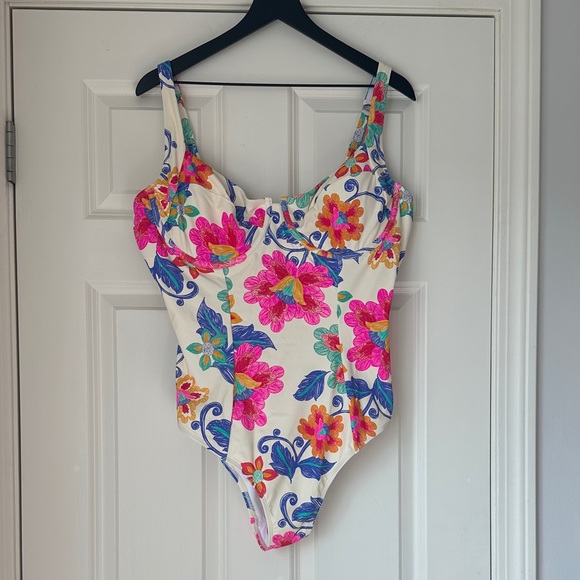 NWT Cupshe Vibrant Floral One Piece Swimsuit - Pink, Blue, and Orange - Picture 3 of 8